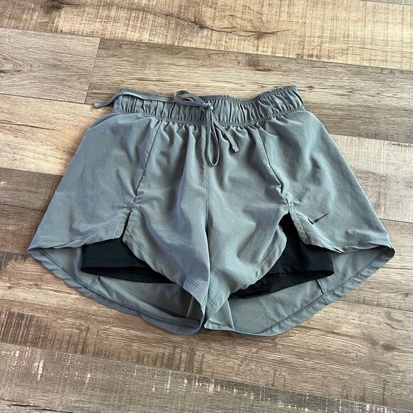 Nike Flex Essential 2-in-1 Women's Training
Shorts Gray/Black size xs - Picture 1 of 9